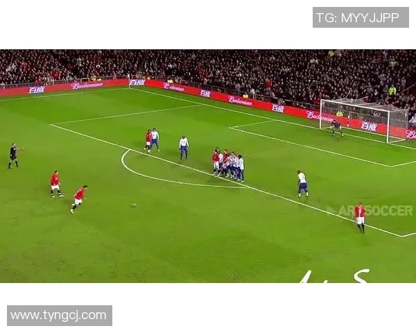 足球明星回头瞬间精彩合集展现球场魅力与个人风采